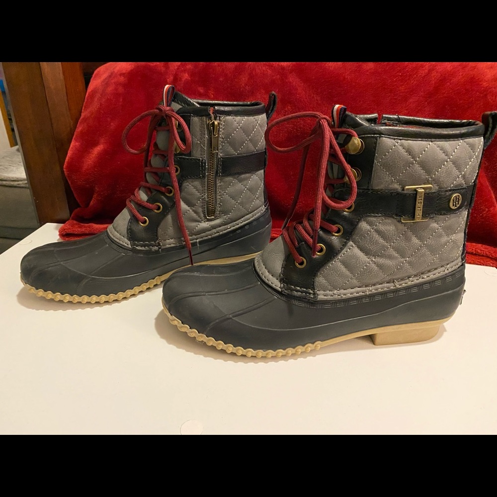 Tommy Hilfiger Duck Boots size 9